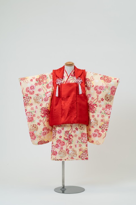 七五三(三歳) | 黄色地に鈴と花鞠×赤の被布