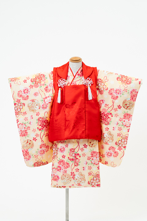 七五三(三歳) | 黄色地に鈴と花鞠×赤の被布