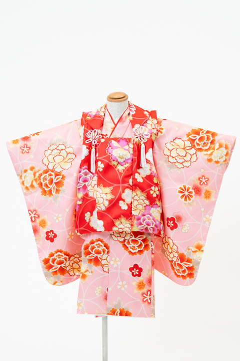 七五三(三歳) | ピンク地に牡丹と菊×赤(柄)の被布