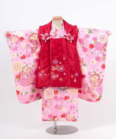 七五三(三歳) | ピンク地に季節の花々 赤被布に刺繍