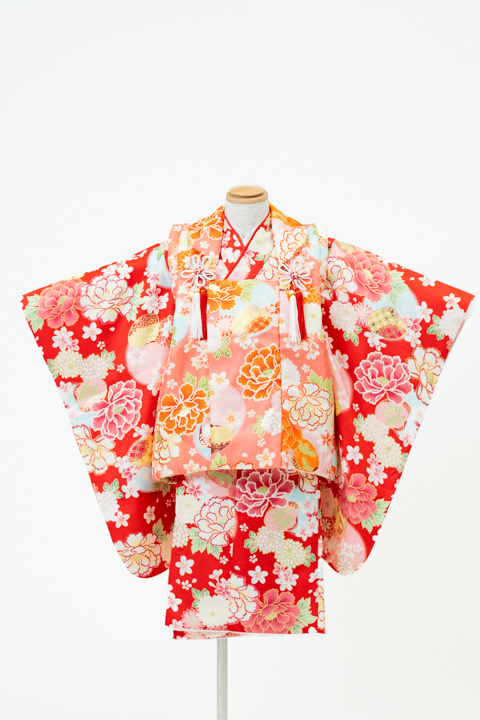 七五三(三歳) | 赤地に花尽くしと貝合わせ×ピンク(柄)の被布