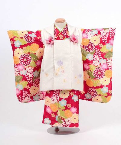 七五三(三歳) | 赤地に桜と八重菊と松文 白被布に刺繍