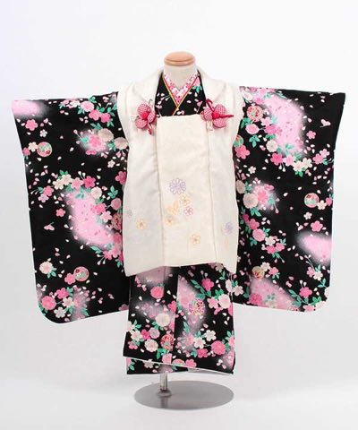 七五三(三歳) | 黒地にピンク暈しと小花 白被布