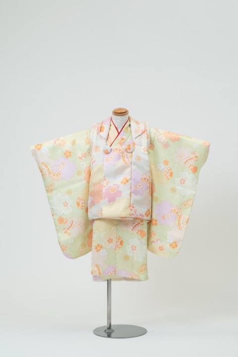 七五三(三歳) | 淡い黄色系パステルカラーの花尽くしと鞠×柄の被布