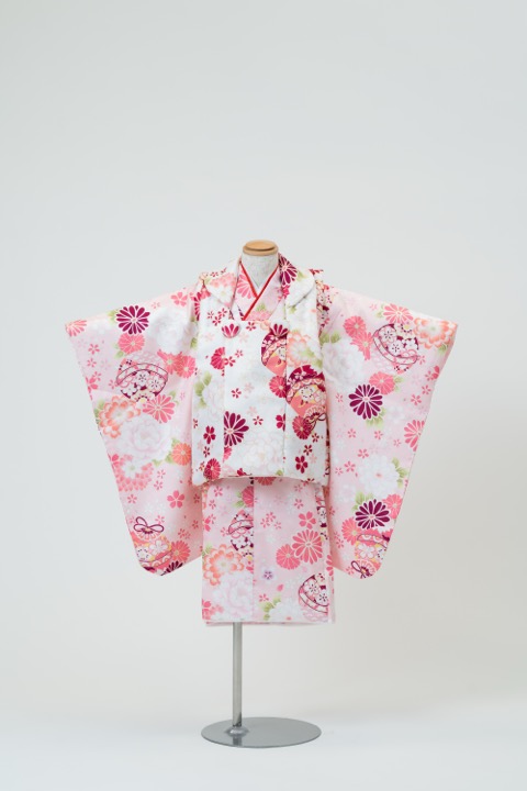 七五三(三歳) | ピンクに咲き誇る美しい牡丹や花々×総柄の被布
