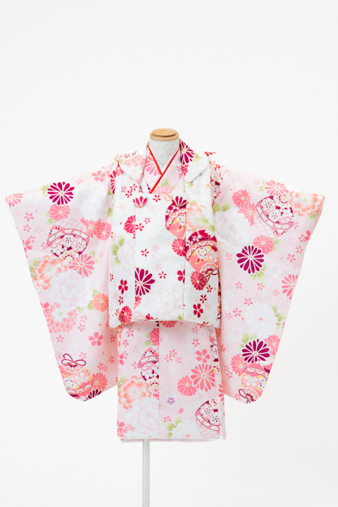 七五三(三歳) | ピンクに咲き誇る美しい牡丹や花々×総柄の被布
