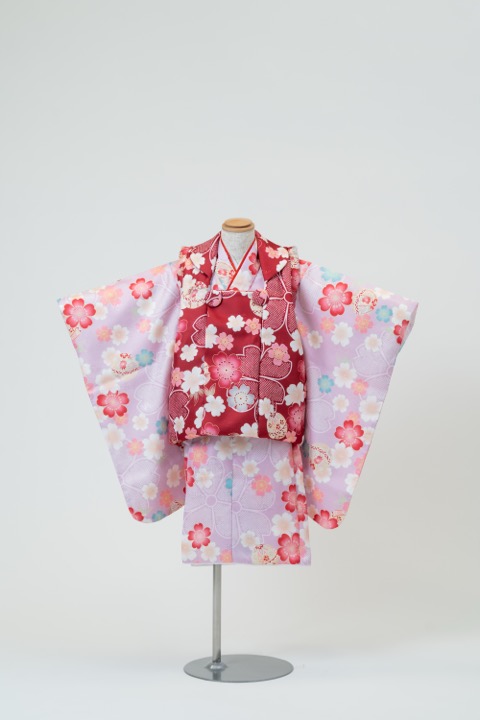 七五三(三歳) | 淡い紫色の満開の桜尽くし×赤(柄)の被布