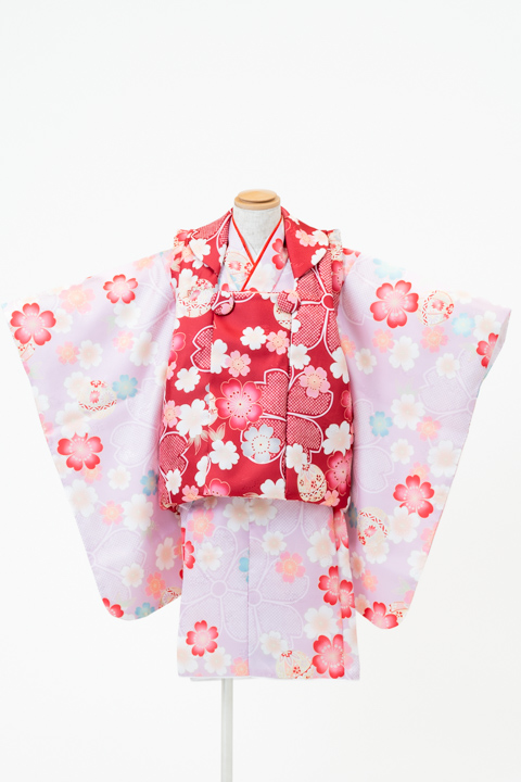 七五三(三歳) | 淡い紫色の満開の桜尽くし×赤(柄)の被布