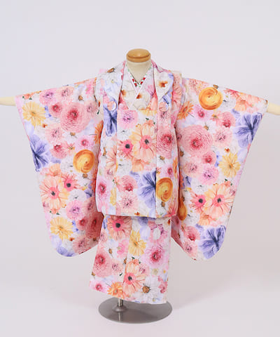 七五三(三歳)| 鮮やかな花と希望の光