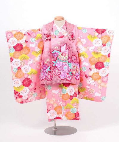 七五三(三歳) | ピンク地に梅と松と兎 ピンク被布に熨斗と鞠