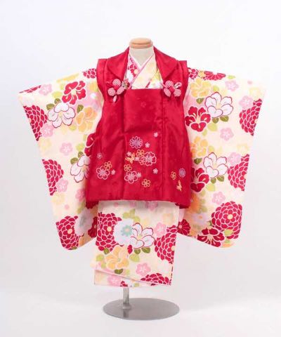 七五三(三歳) | クリーム地に菊と花々 小花の赤被布