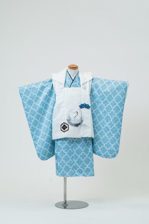 七五三（三歳男の子）| 水色地にモロッカン柄、白地に鶴松模様