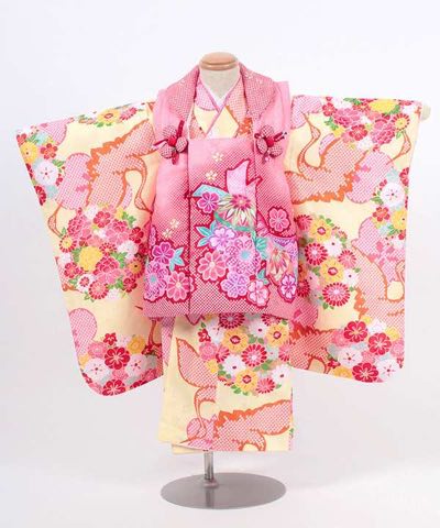 七五三(三歳) | 薄黄色地に花鞠と絞り模様の鶴 絞り調ピンク被布に熨斗と鞠