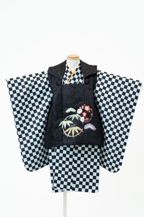 七五三（三歳男の子）| 黒と白の市松、黒地に松竹梅