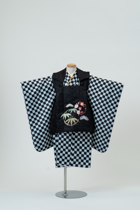 七五三（三歳男の子）| 黒と白の市松、黒地に松竹梅