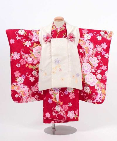 七五三(三歳) | 赤地に羽根モチーフと牡丹と小花 白被布