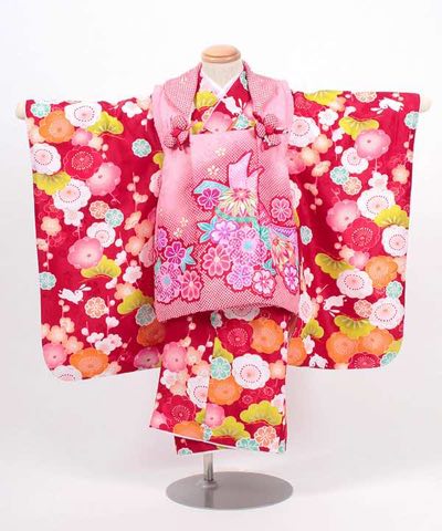 七五三(三歳) | 赤地に梅文 絞り調ピンク被布に熨斗と鞠