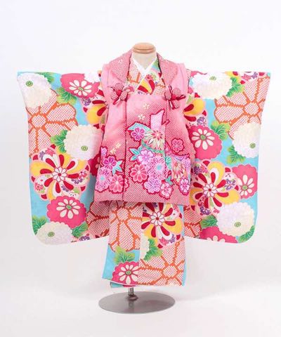 七五三(三歳) | 水色地に光琳菊とねじ梅 絞り調ピンク被布に熨斗と鞠