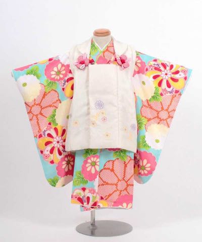七五三(三歳) | 水色地に豪華菊の花 小花の白被布©