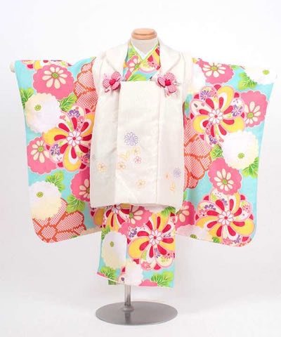 七五三(三歳) | 水色地に光琳菊とねじ梅 白被布