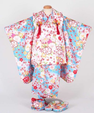 七五三(三歳) | 水色地に菊と鞠と小桜 白被布