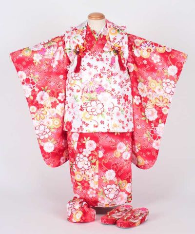 七五三(三歳) | 赤地に菊と鞠と小桜 白被布