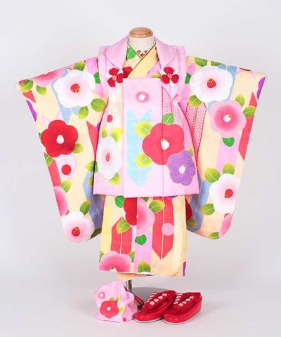 七五三(三歳) | クリーム地矢絣に椿 ピンク矢絣被布