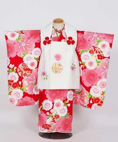 七五三(三歳) | 赤地に満開の桜 白に鞠の被布