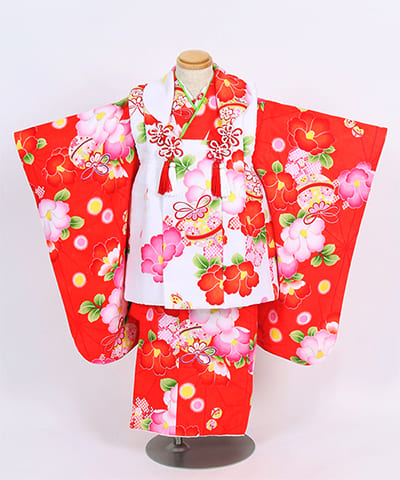 七五三(三歳)｜赤地に梅と手毬に白被布