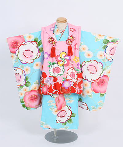 七五三(三歳)｜水色地に椿と小花に桃色被布