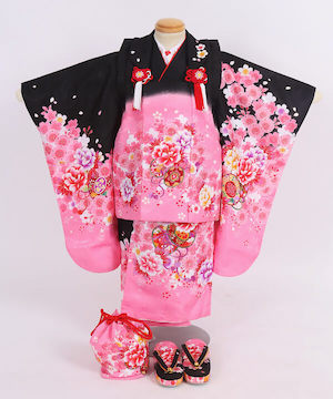 七五三(三歳)｜黒×桃色地に牡丹と桜づくし