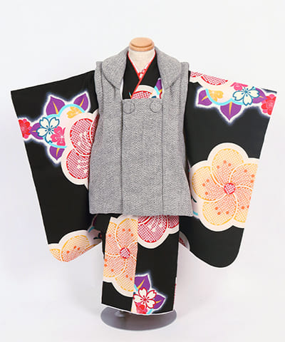 七五三(三歳)｜深緑地に彩り梅とモダン被布
