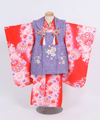 七五三(三歳)｜赤地に手毬と花々の華やぎ