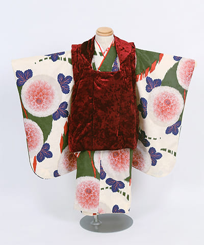 七五三(三歳)｜生成地に紅白の菊と深紅の被布