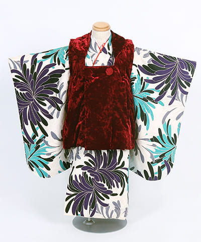 七五三(三歳)｜生成地に紫と青の菊模様と深紅の被布