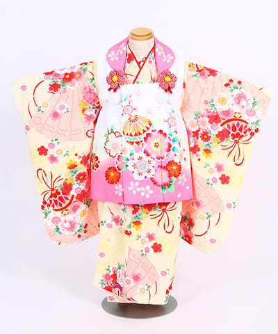 七五三(三歳) | 薄黄色地に扇と花合せ