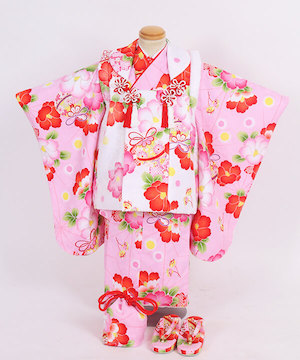 七五三(三歳)｜ピンク地に赤い花