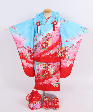 七五三(三歳)｜水色と赤のぼかし地に桜と牡丹