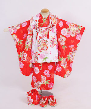 七五三(三歳)｜赤地に梅蝶と白被布