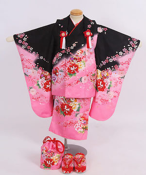 七五三(三歳)｜黒×ピンク地に花尽くし