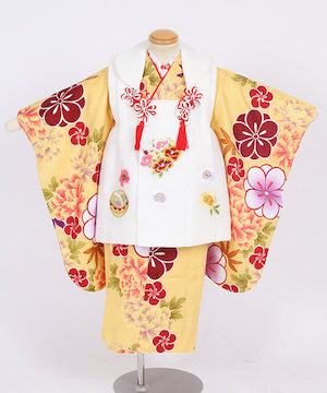 七五三(三歳)｜黄色地に牡丹と梅の華やか柄