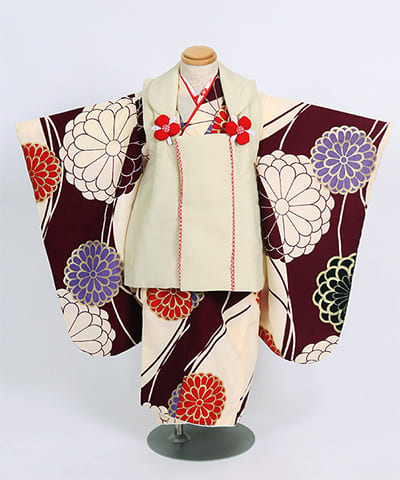 七五三(三歳) | レトロなクリーム地に大輪の菊 赤模様の被布