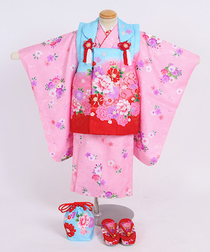 七五三(三歳)｜桜桃色地に華やぐ牡丹と水色被布