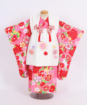 七五三(三歳)｜赤とピンクに舞う愛らしい花模様