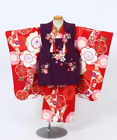 七五三(三歳)｜赤地に華紋と紫の被布で雅に