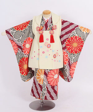 七五三(三歳)｜赤紫地に大輪の菊と縞文様