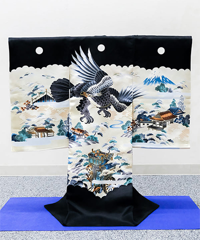 産着(お宮参り) | 黒地に鷹と雪景色