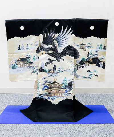 産着(お宮参り) | 黒地に鷹と社殿