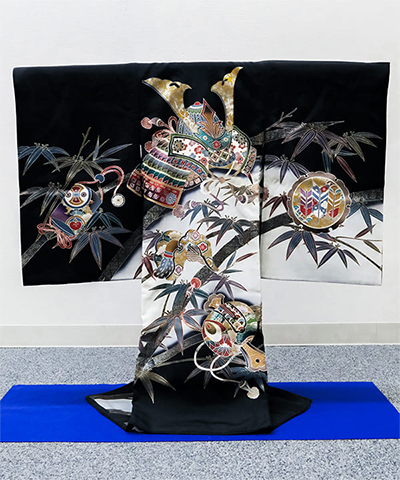 産着(お宮参り) | 黒地に兜と竹