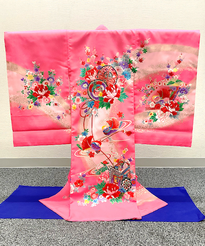 産着(お宮参り) | 濃桃地に牡丹と御所車